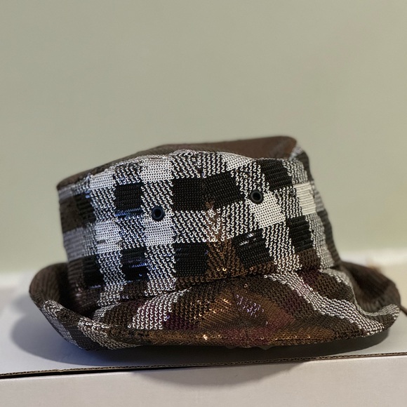 Authentic Burberry Hat. Size M. - Picture 5 of 9